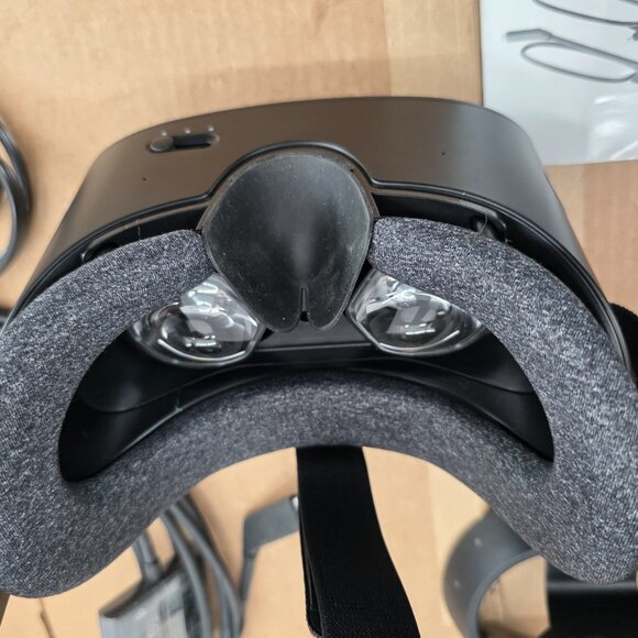 HP Reverb G2 VR Mixed Reality Headset With/ One Controller & Cables - Picture 10 of 16